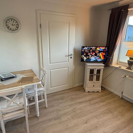 Ferienwohnung „Ole Karkenwech“ Husum-Roedemis Husum  Exterior foto